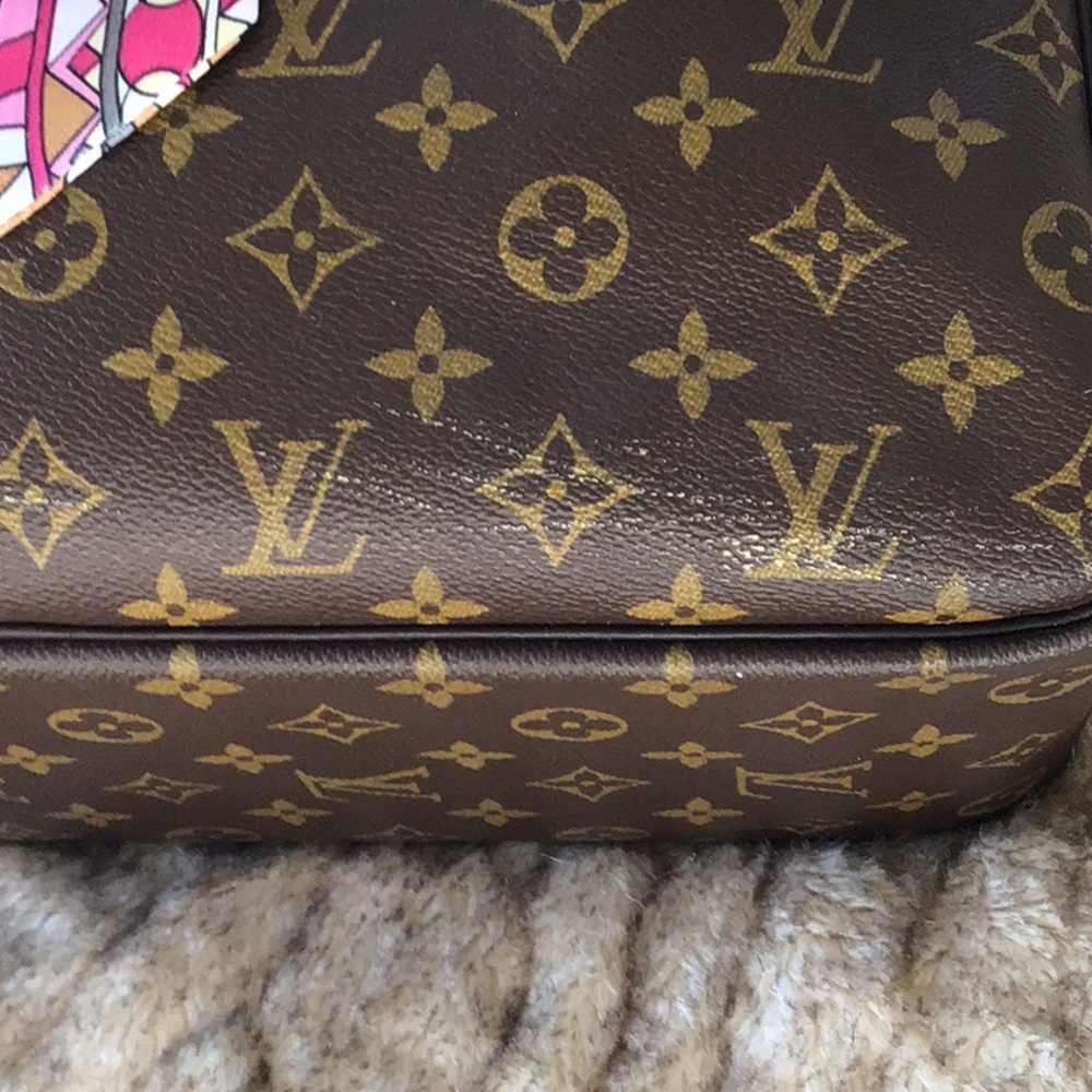 Authentic Louis Vuitton Deuville - Picture 5 of 12